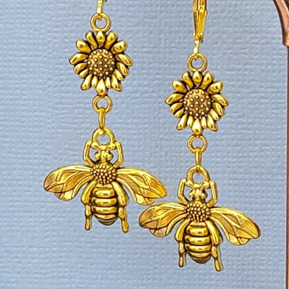 Beautiful HONEY BEE Sunflower Gold Lever Back Earrings , Nature, Boho Flower - Picture 2 of 6